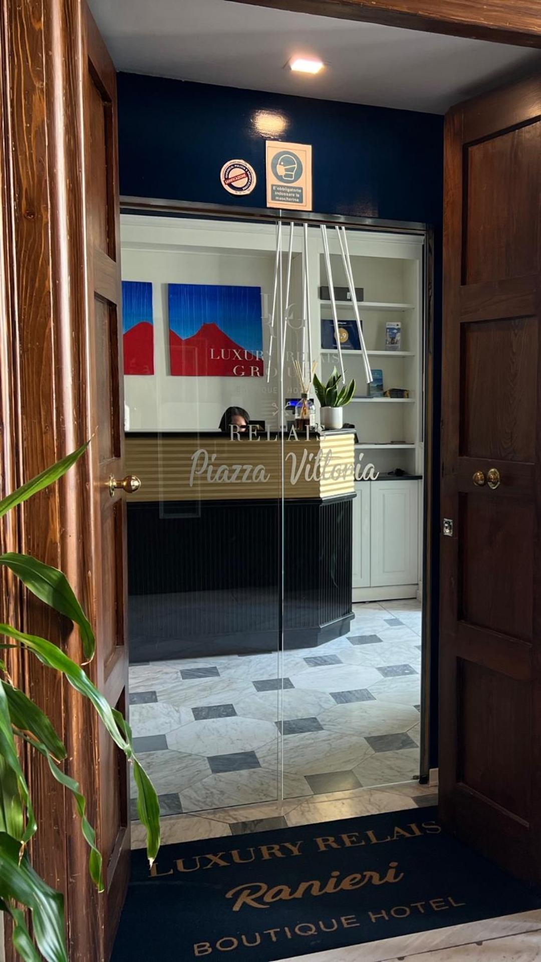 Relais Piazza Vittoria Bed and Breakfast Neapel Exteriör bild